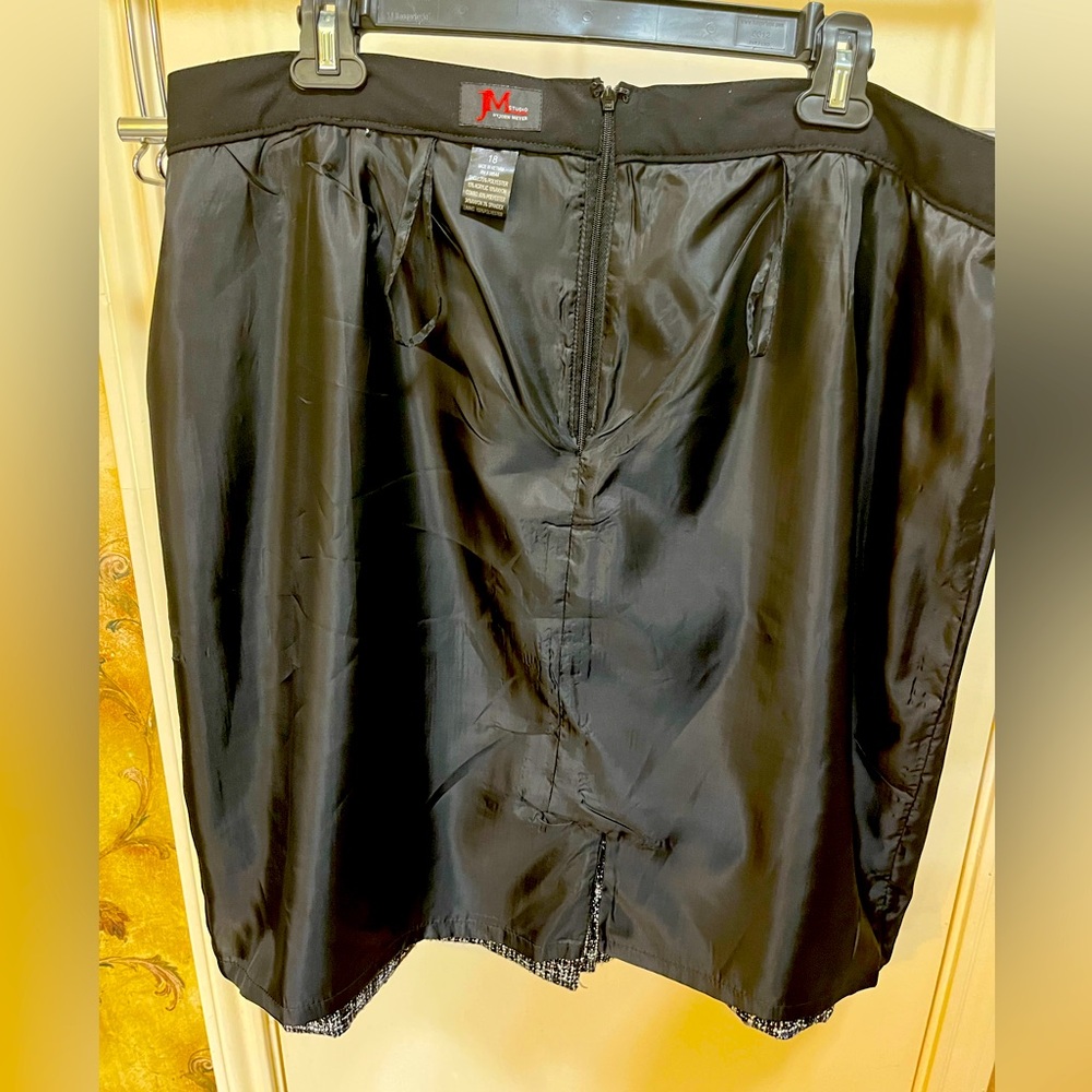 New with tags, beautiful nice tweed shirt with black on the sides. See photos - Picture 6 of 7